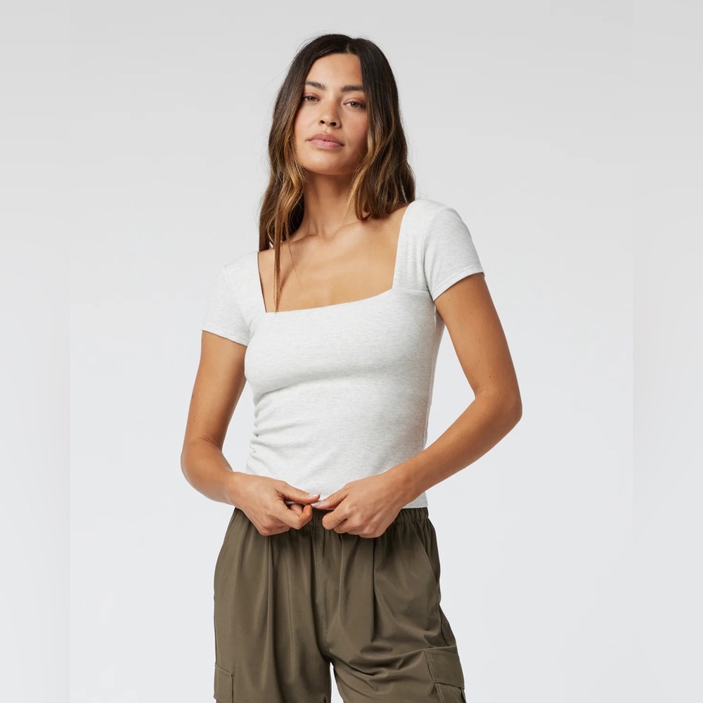 SOLD Vuori Pose Scoop Back Tee